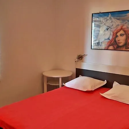 Macak Omiš